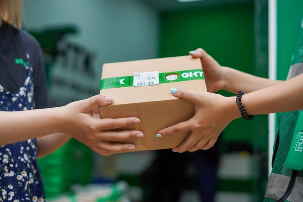 Dịch vụ giao nhận được điều chỉnh theo nhu cầu cụ thể giúp khách hàng cảm nhận rõ sự chuyên nghiệp và quan tâm từ thương hiệu.